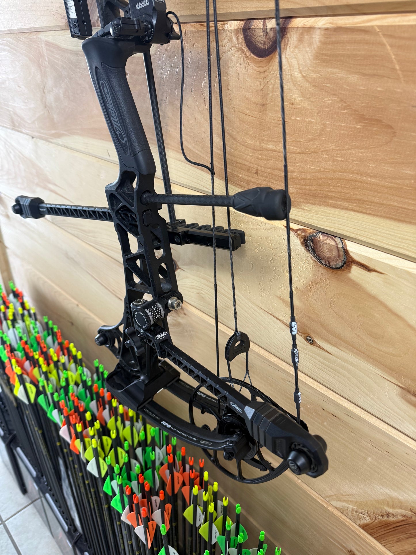 Mathews Lift 33 - Used