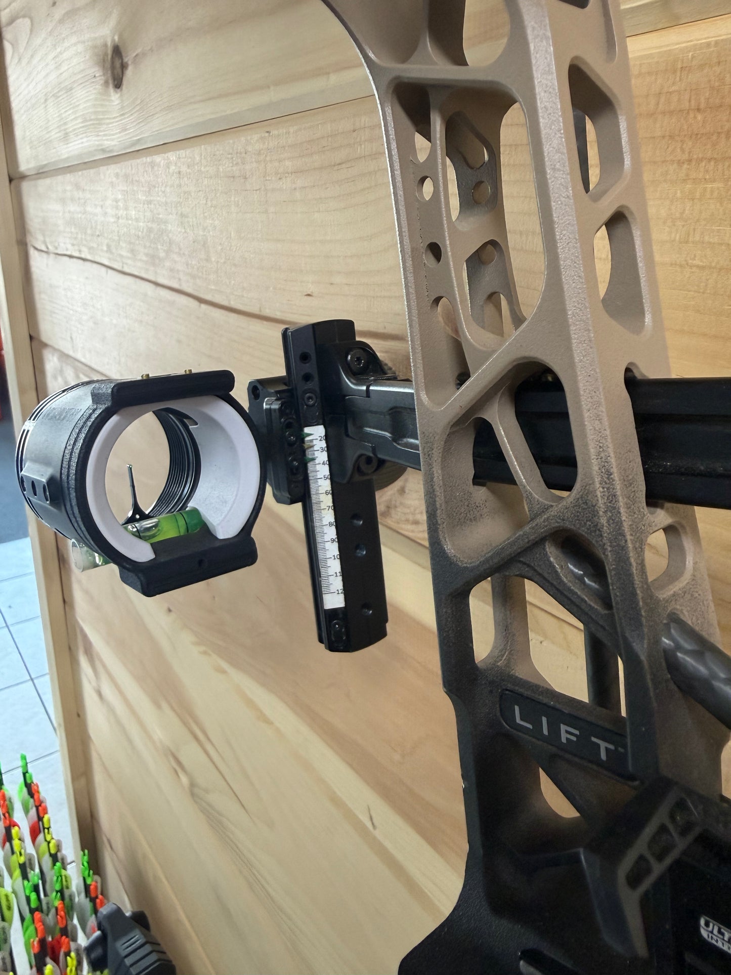 Mathews Lift 33 - Used